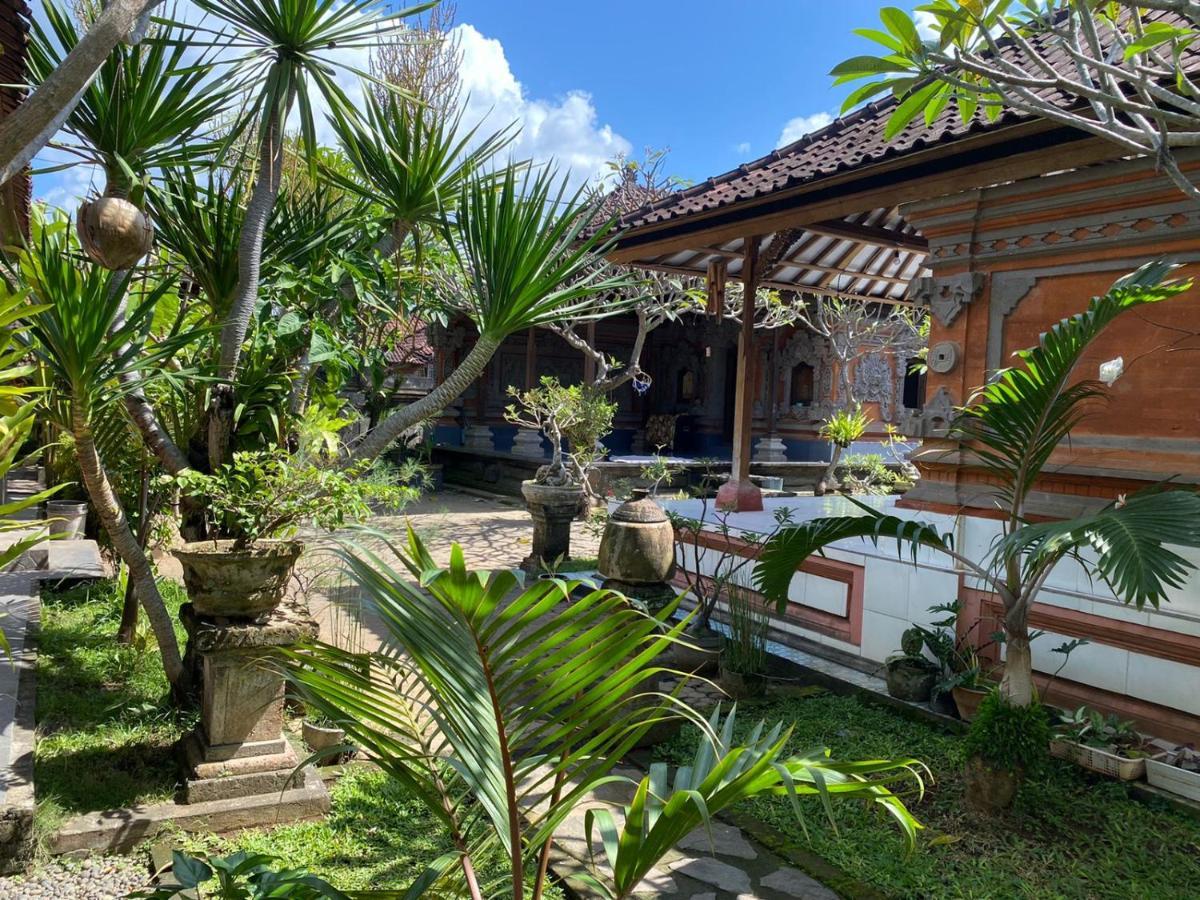Serongga Guest House Lebih Exterior photo