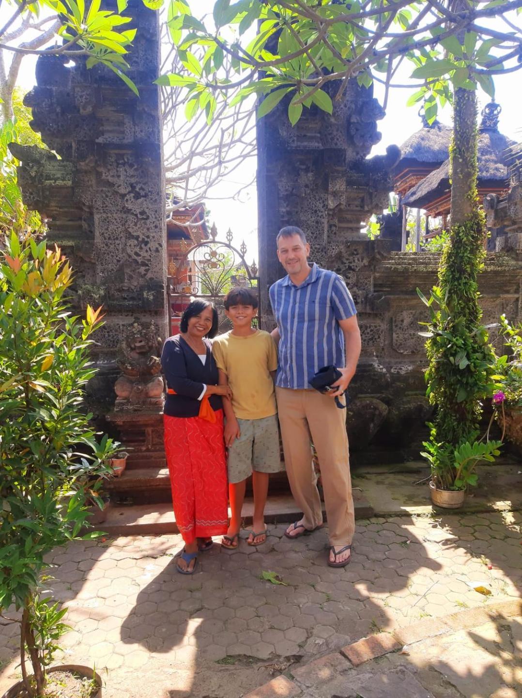 Serongga Guest House Lebih Exterior photo