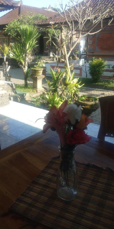 Serongga Guest House Lebih Exterior photo