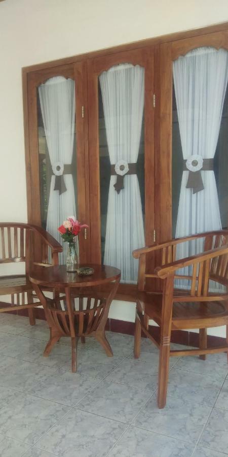 Serongga Guest House Lebih Exterior photo