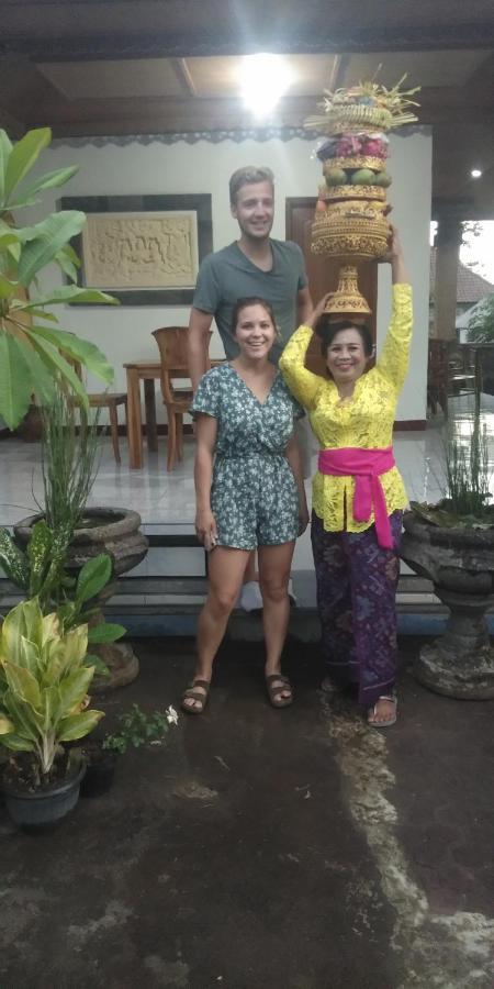 Serongga Guest House Lebih Exterior photo